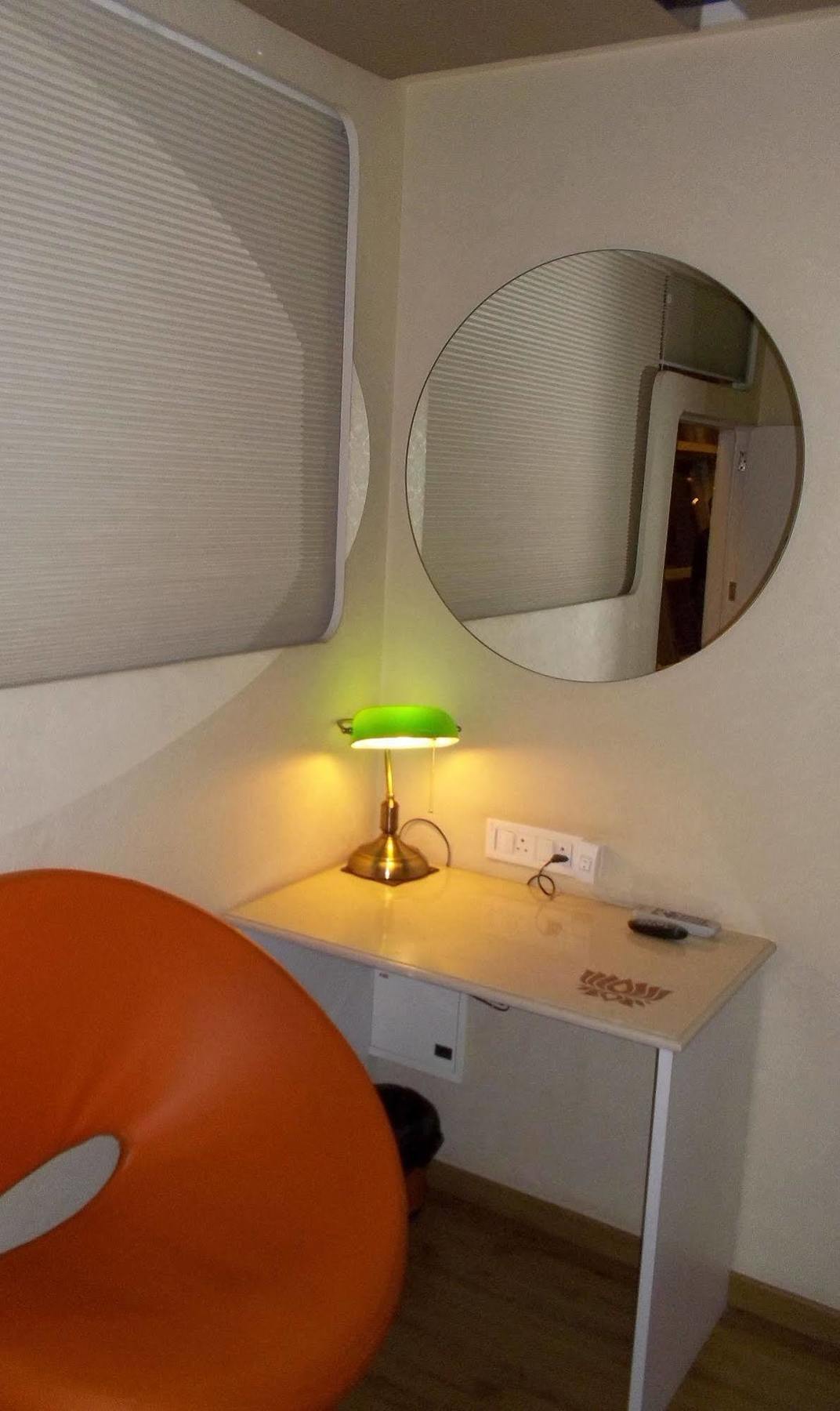 Sams Snooze At My Space Capsule hotel