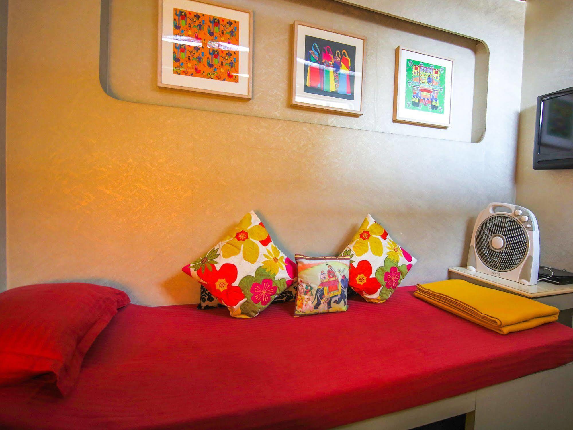Capsule hotel Sams Snooze At My Space New Delhi