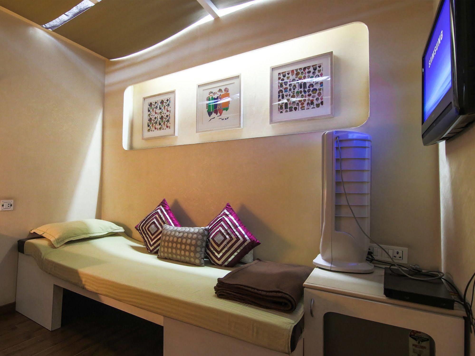Sams Snooze At My Space Capsule hotel New Delhi
