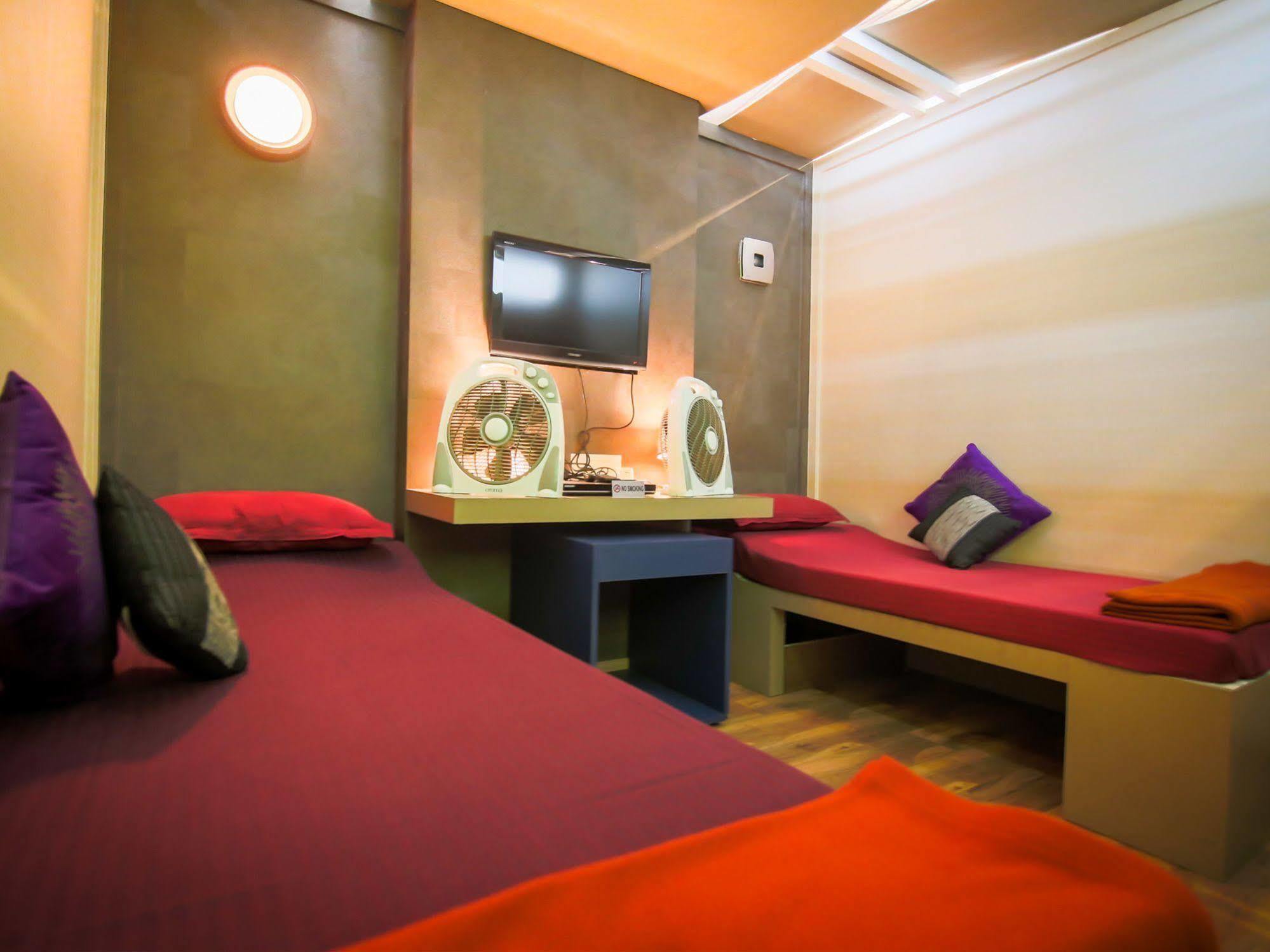 Sams Snooze At My Space Capsule hotel New Delhi