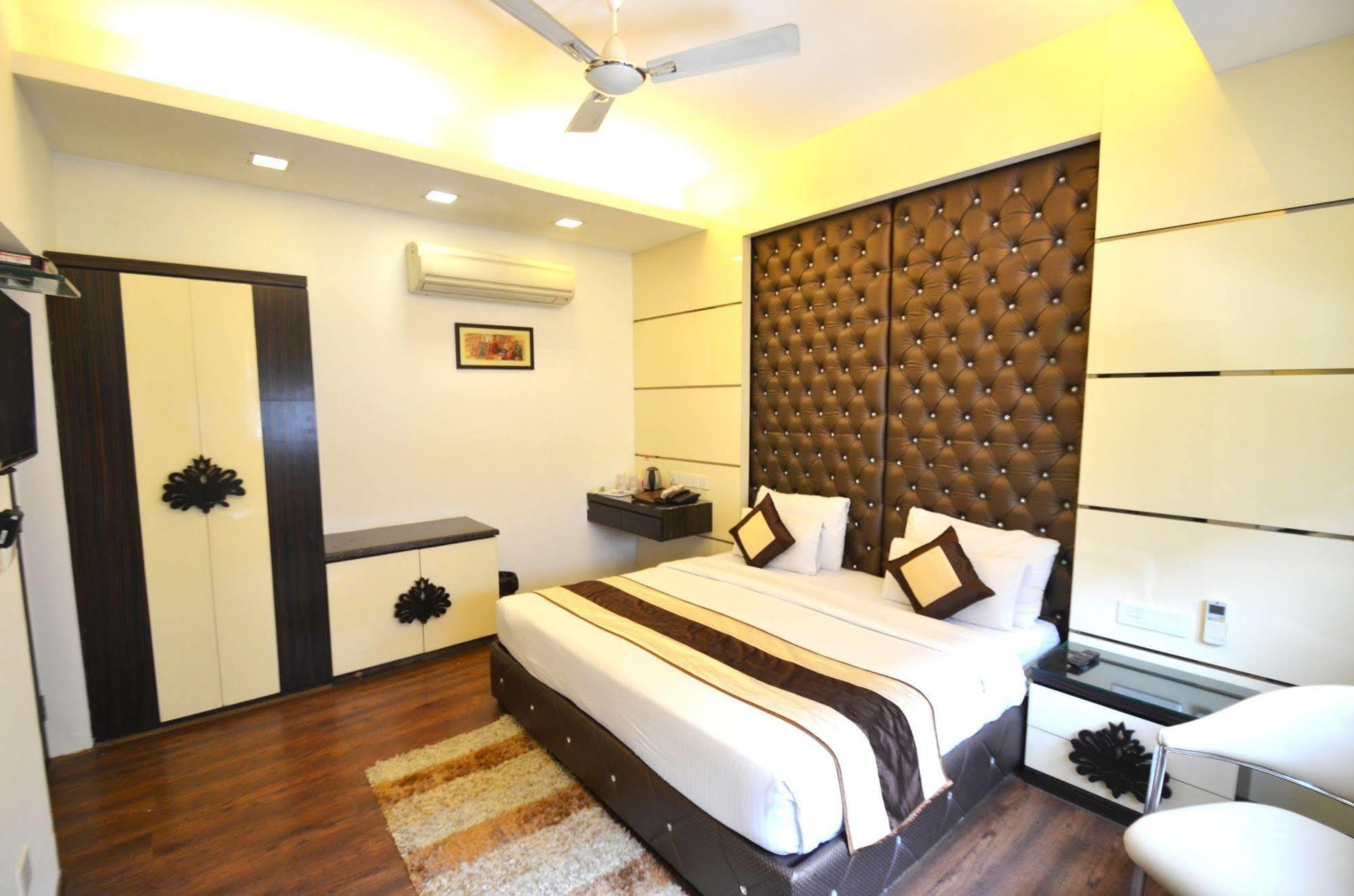 Metro View Hotel 3*