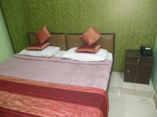 Pal Palace Hotel 2*