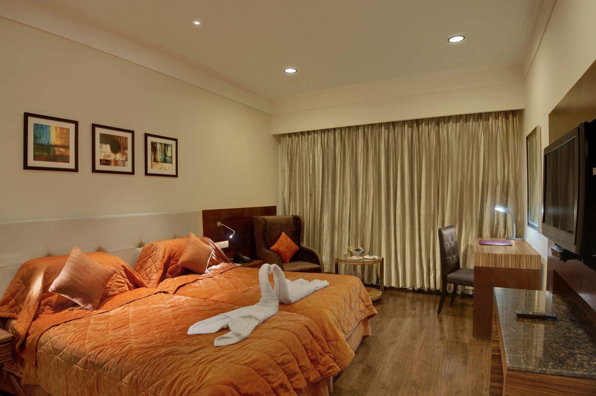 The Golden Palms & Spa, Delhi Hotel