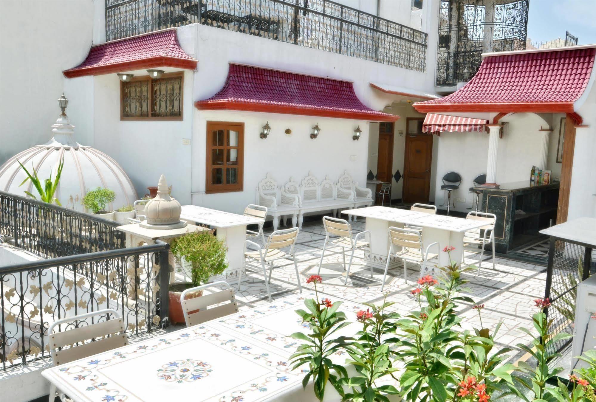 Bajaj Indian Homestay *
