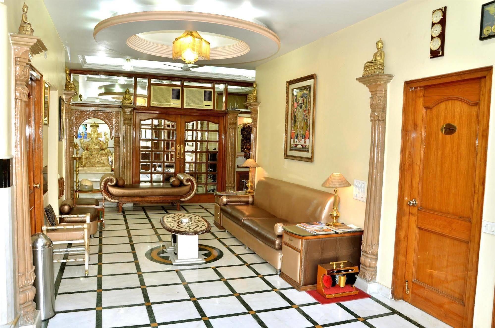 Bajaj Indian Homestay *