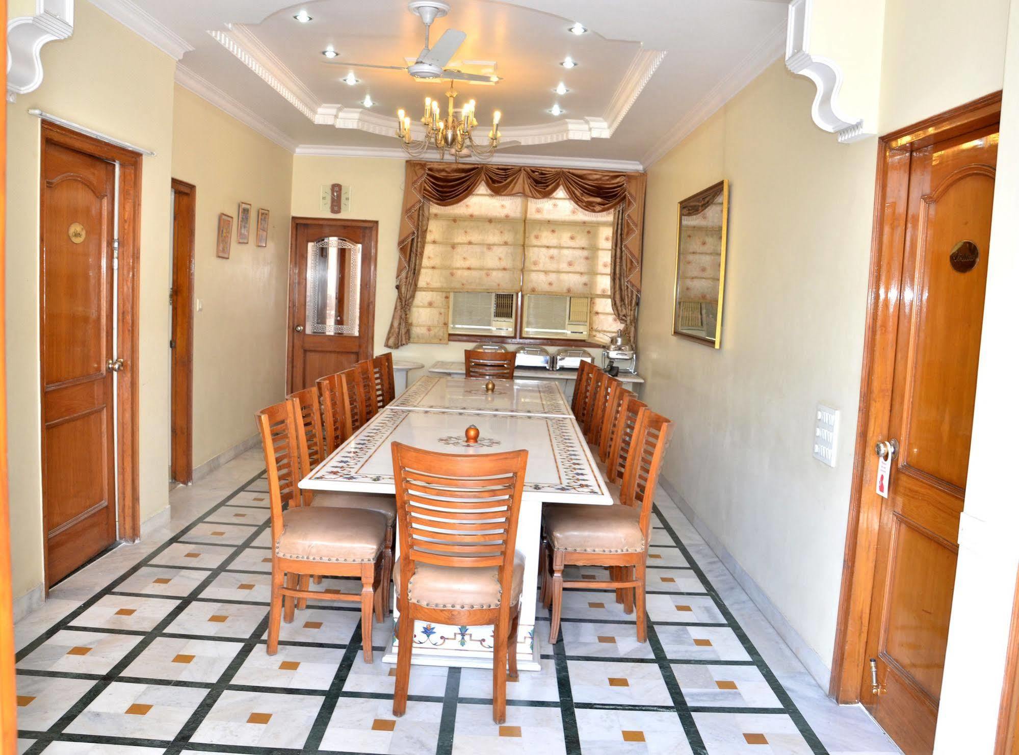 Homestay Bajaj Indian New Delhi
