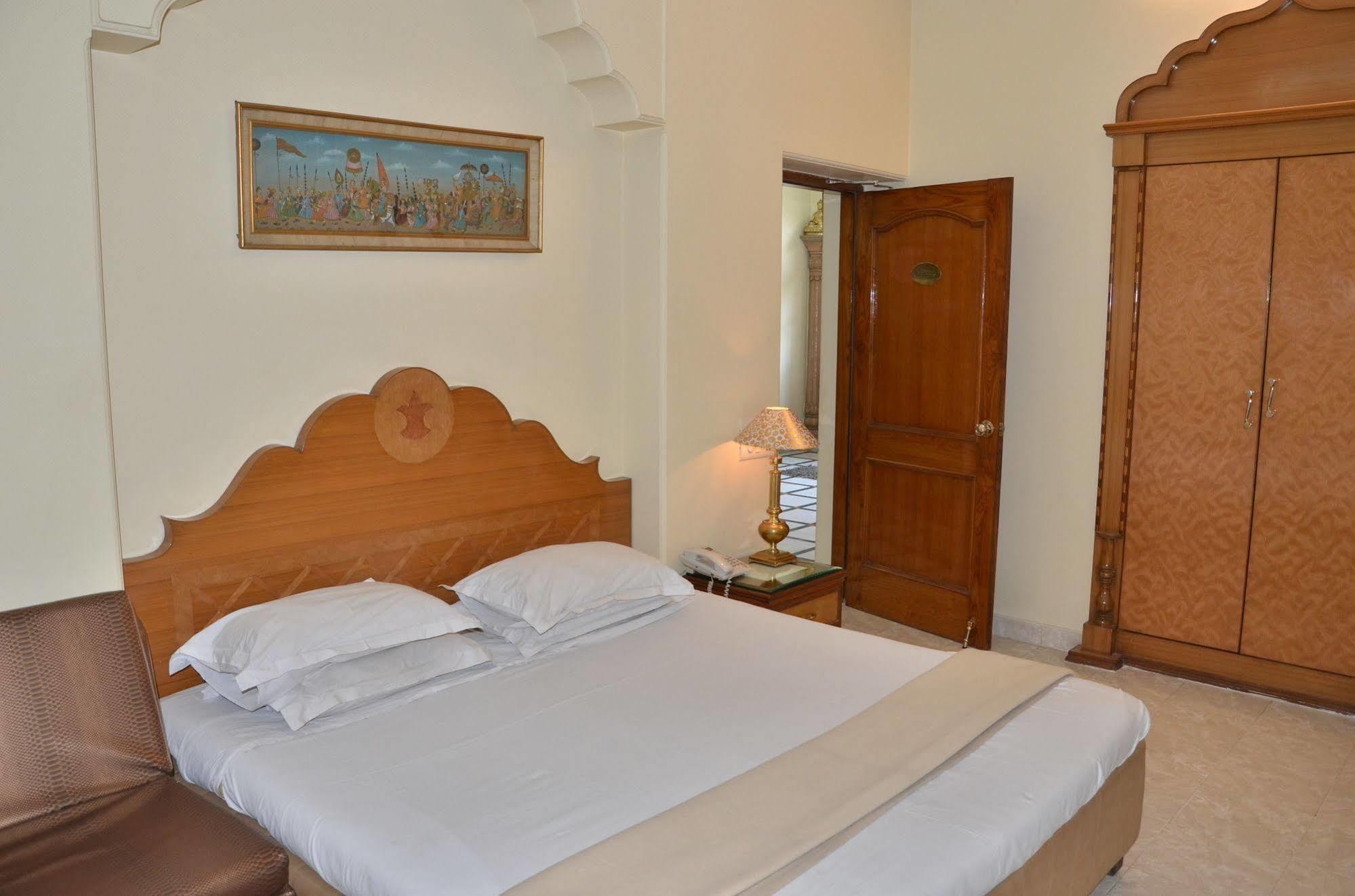 Bajaj Indian Homestay *