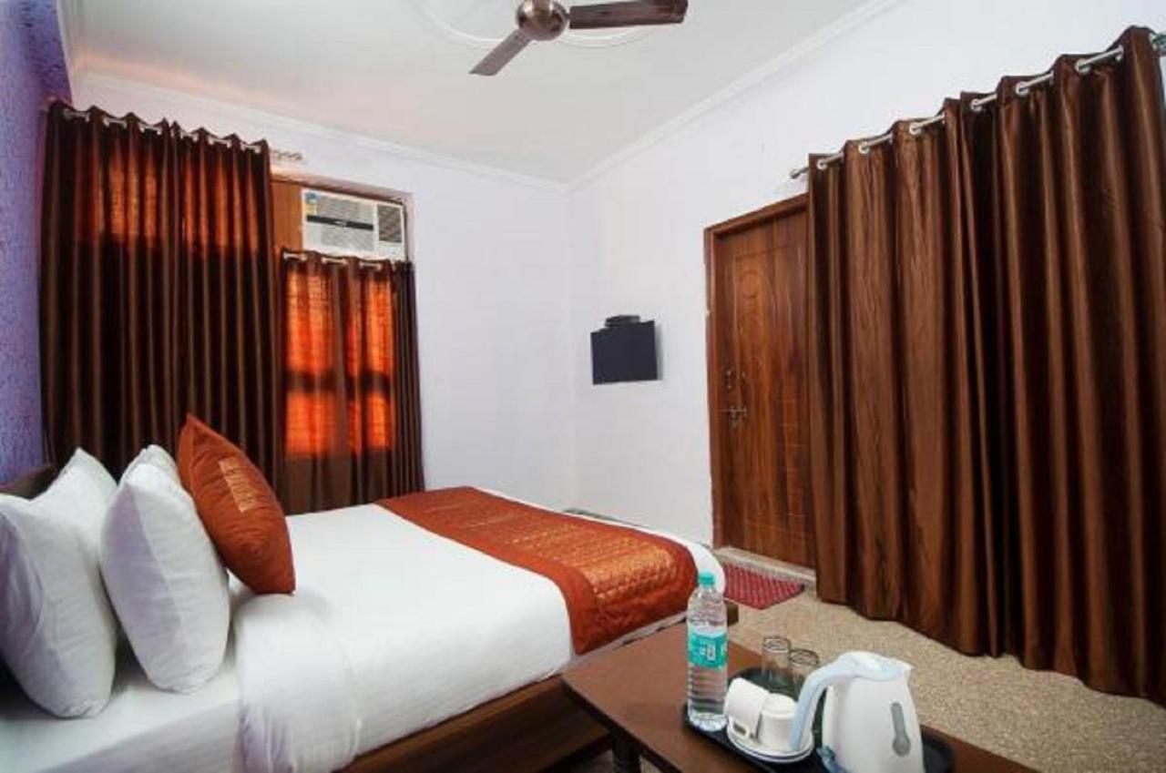 Delhi Airport Hotel 3*
