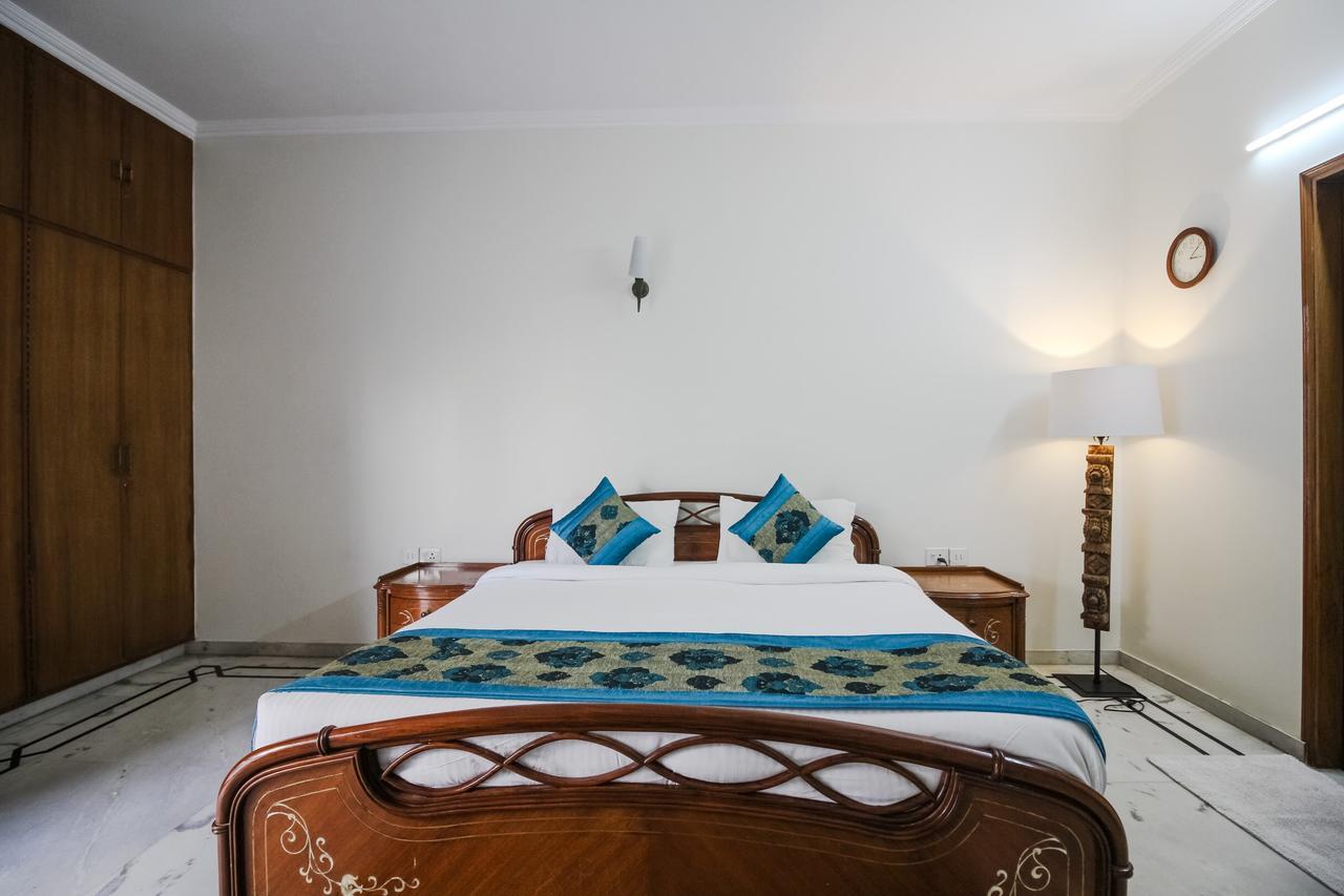 Under My Roof Green Park 3* New Delhi