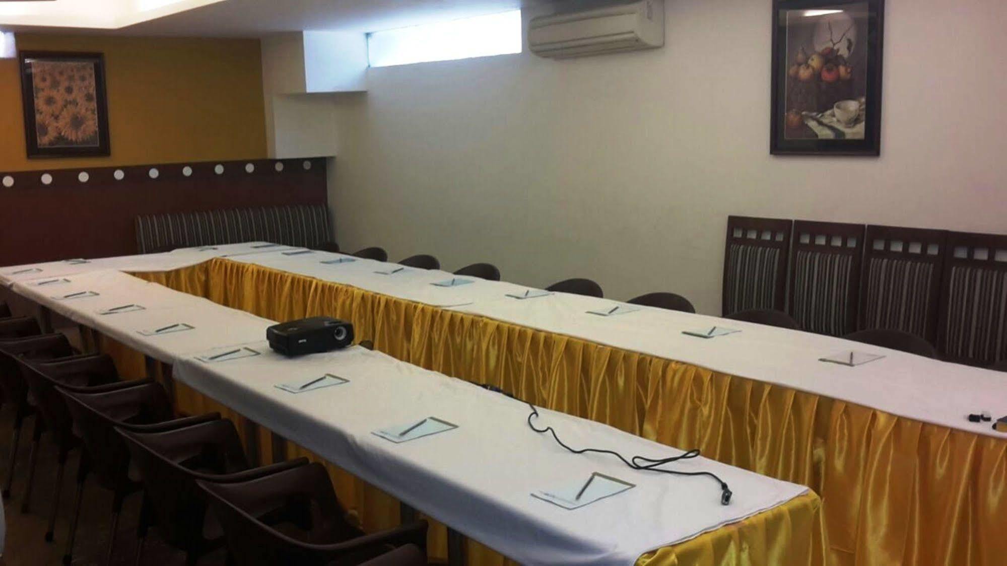 Tawang Near B L Kapoor Hospital A Well Hygiene 3*