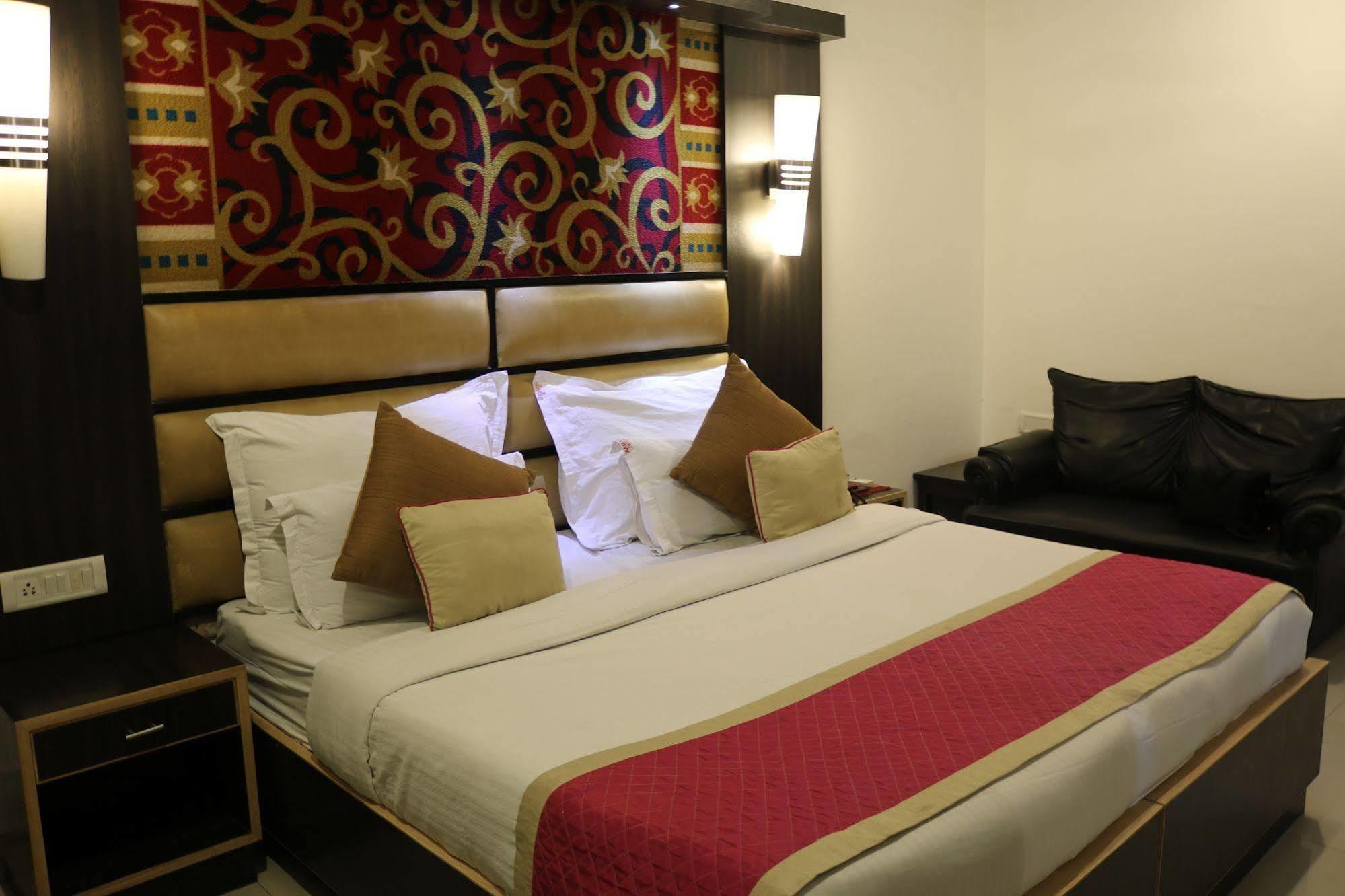 Sri Nanak Continental Hotel 3*