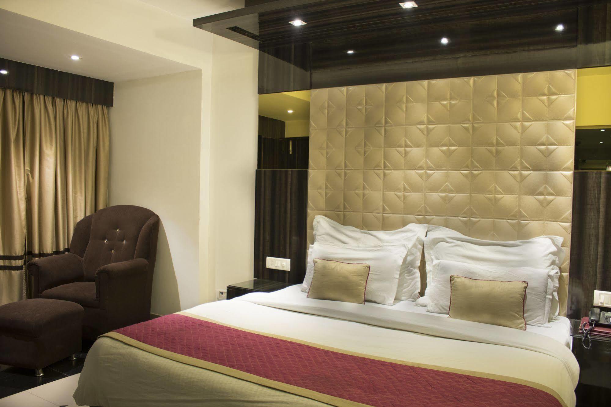 Sri Nanak Continental Hotel 3*
