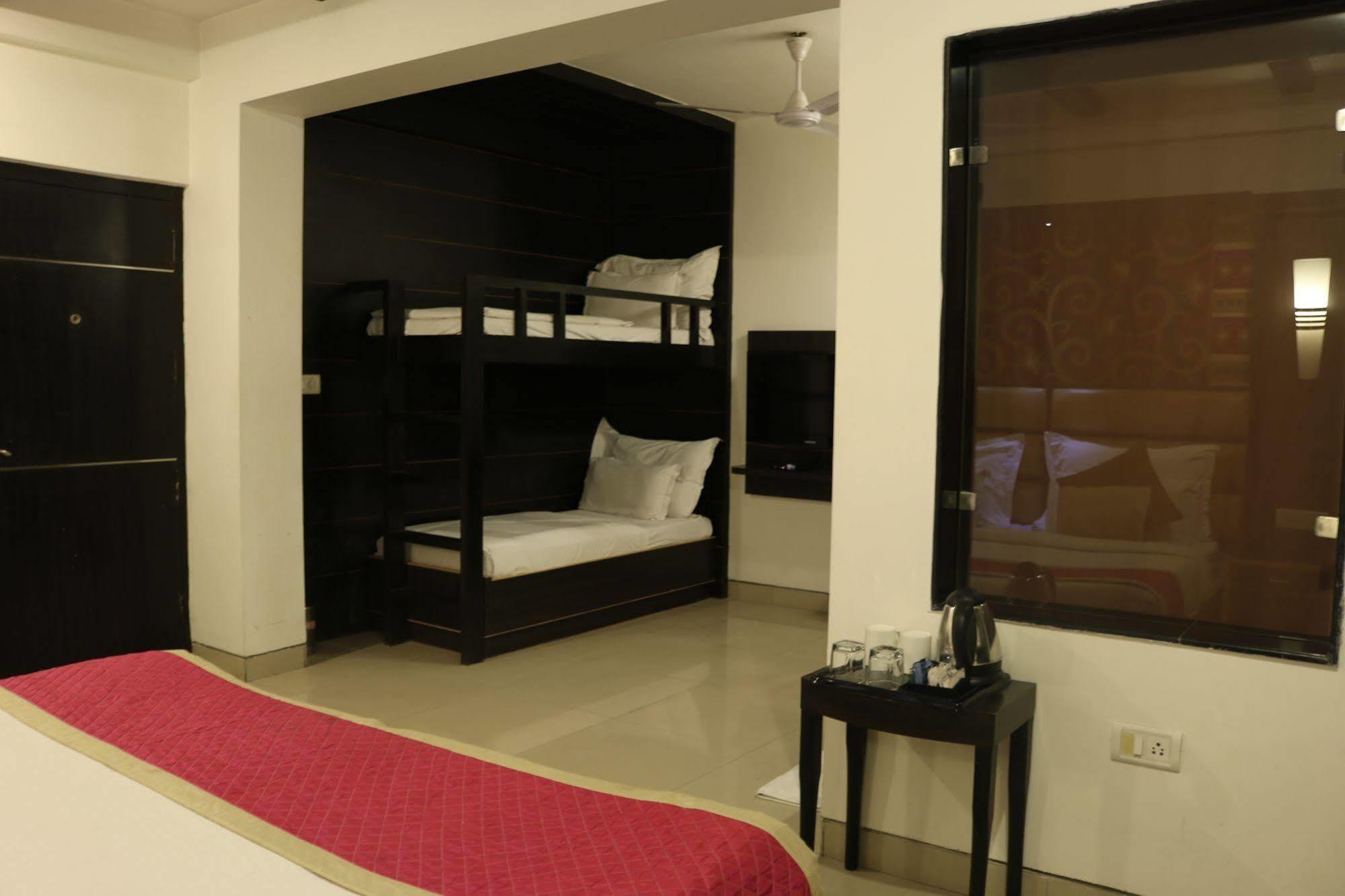 Hotel Sri Nanak Continental 3*