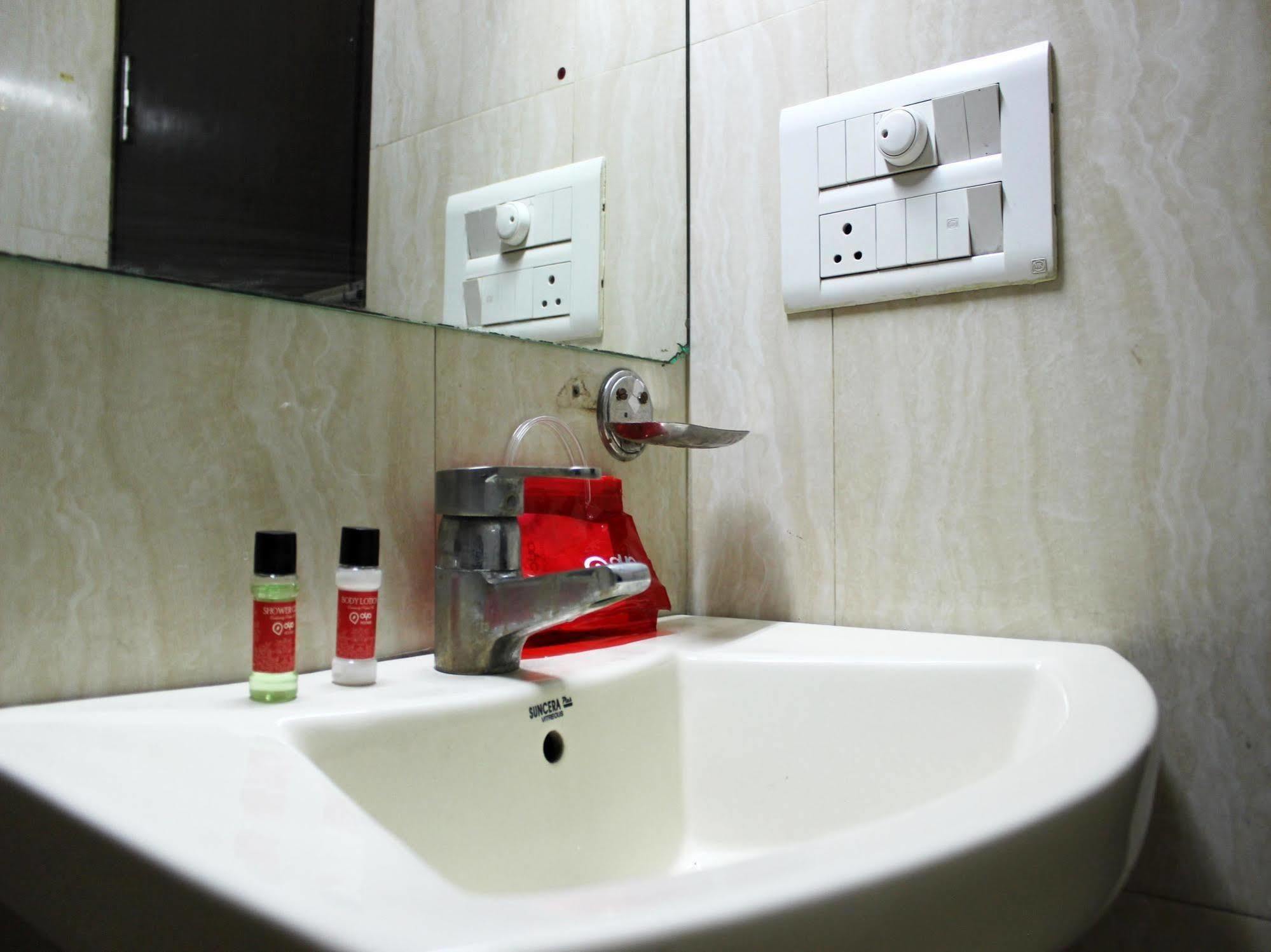 Fabhotel Royal Mirage I