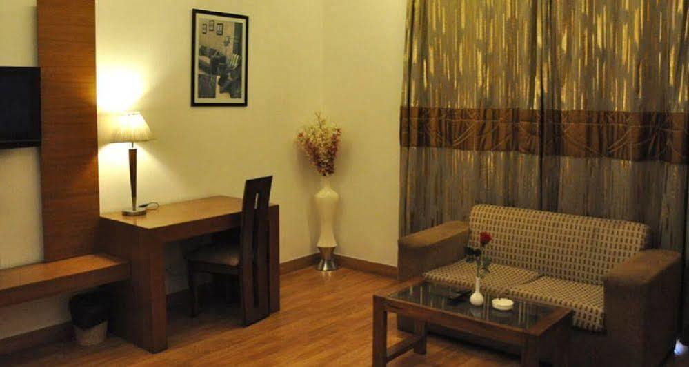 Hari's Court & Hotel 3*