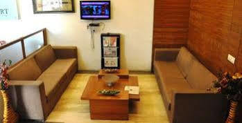 Hari's Court & Hotel