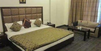 Hari's Court & New Delhi