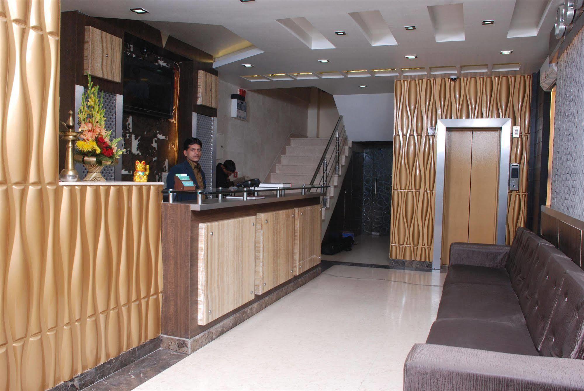 Silver Stone - Karol Bagh New Hotel