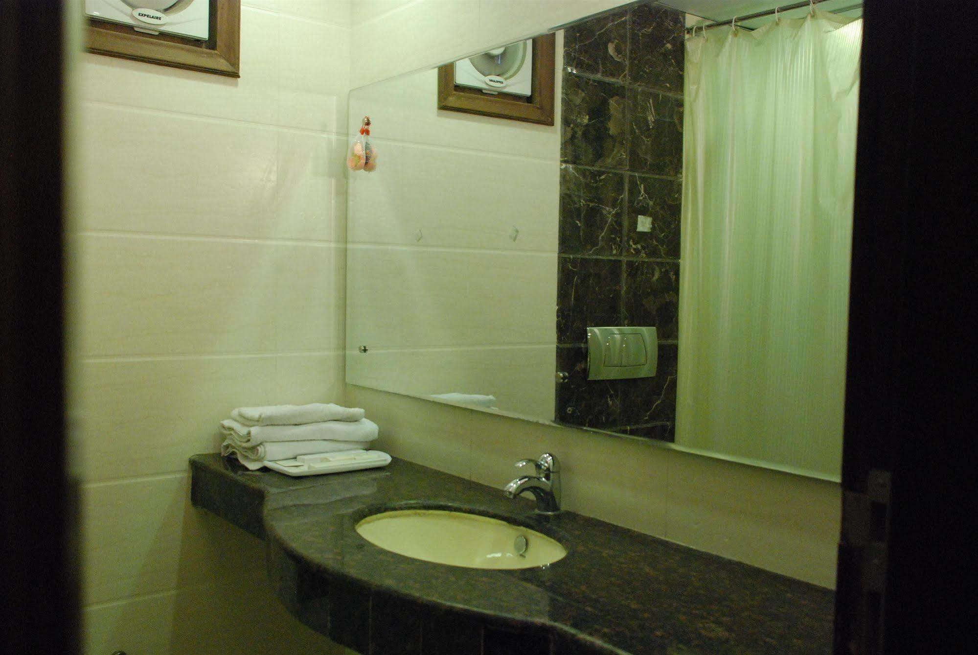 Silver Stone - Karol Bagh New Delhi (National Capital Territory of India)