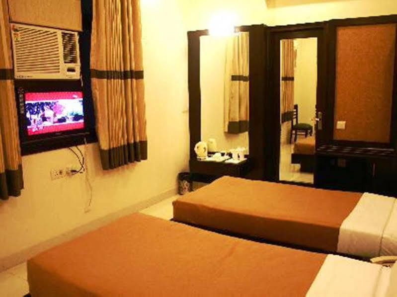 Saar Hotel 3*