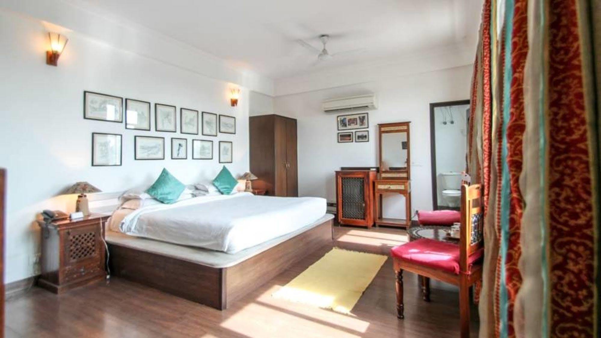 Shanti Hotel 3*