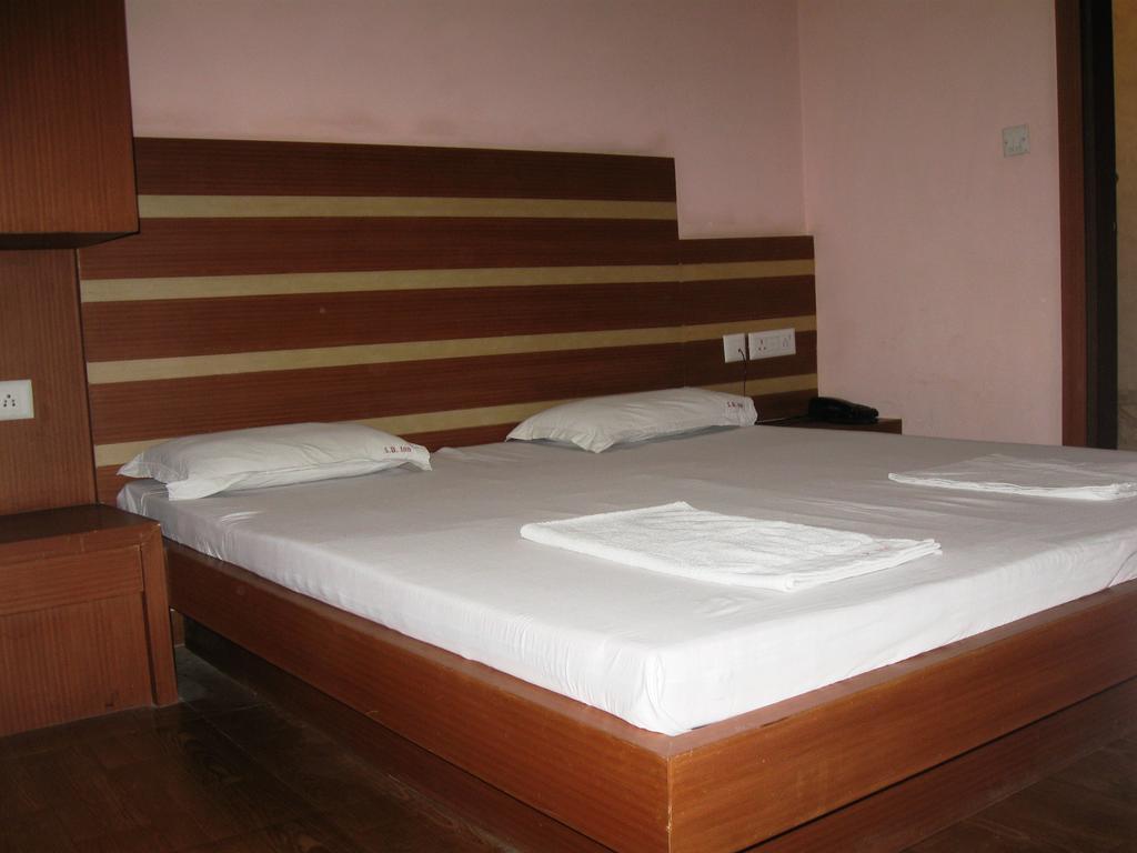 Hotel S B New Delhi