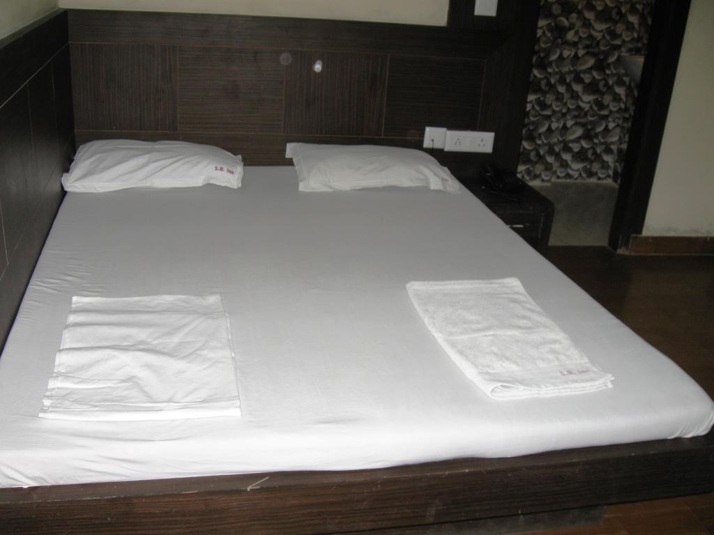 Hotel S B New Delhi