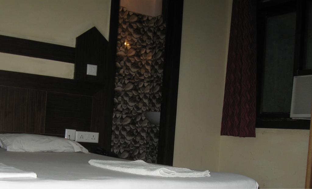 Hotel S B New Delhi