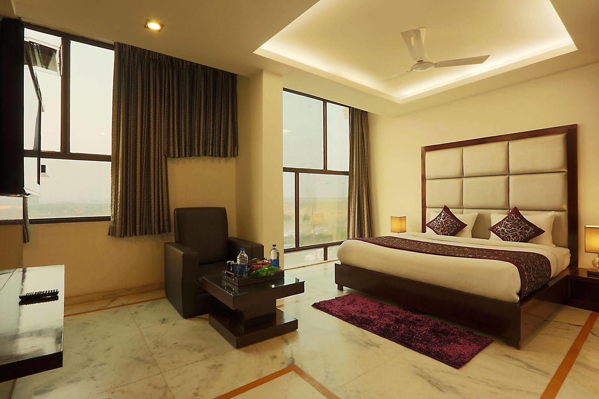 Hotel Fabhotel Star Delhi Airport