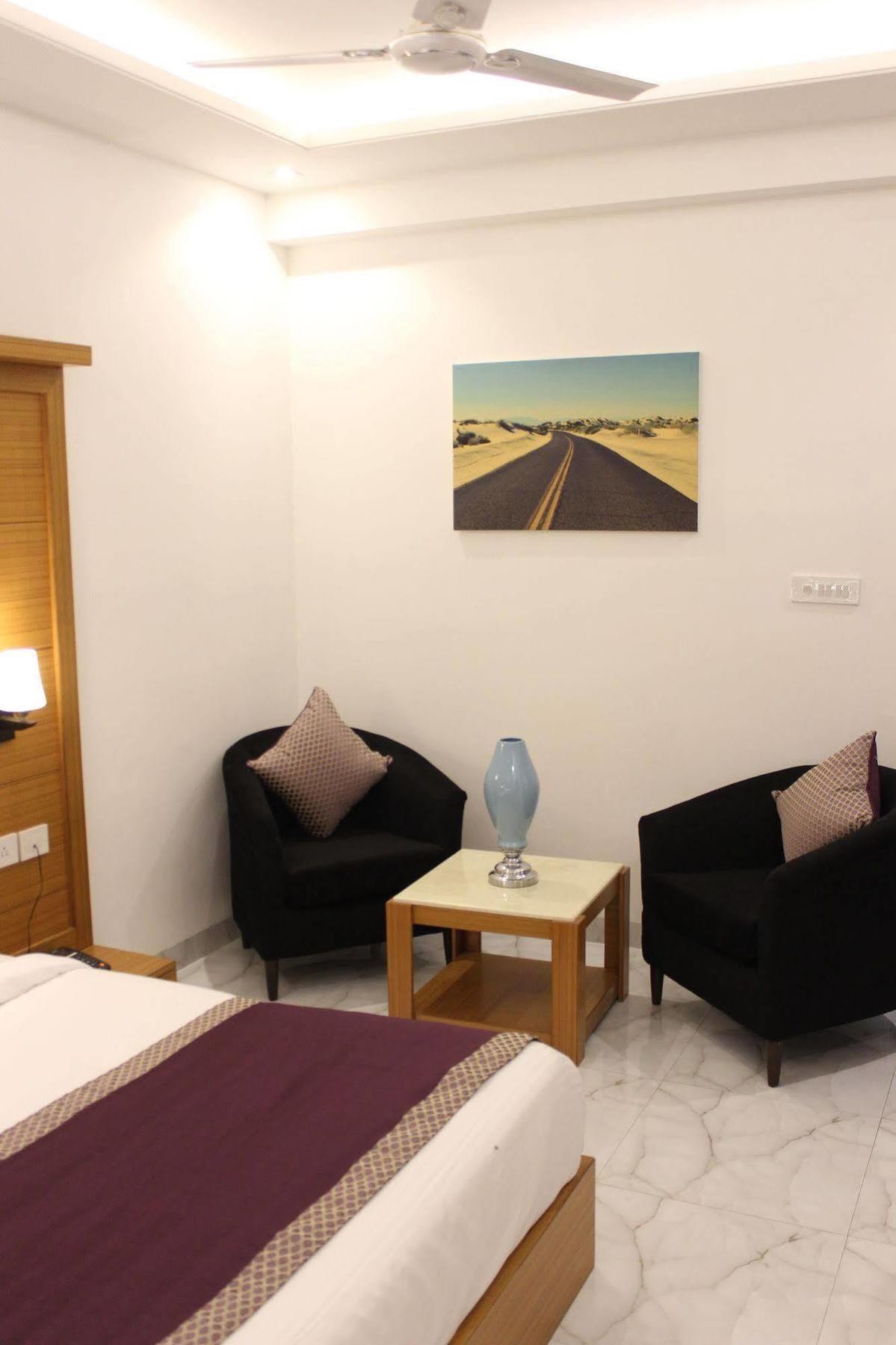 Fabhotel Star Delhi Airport