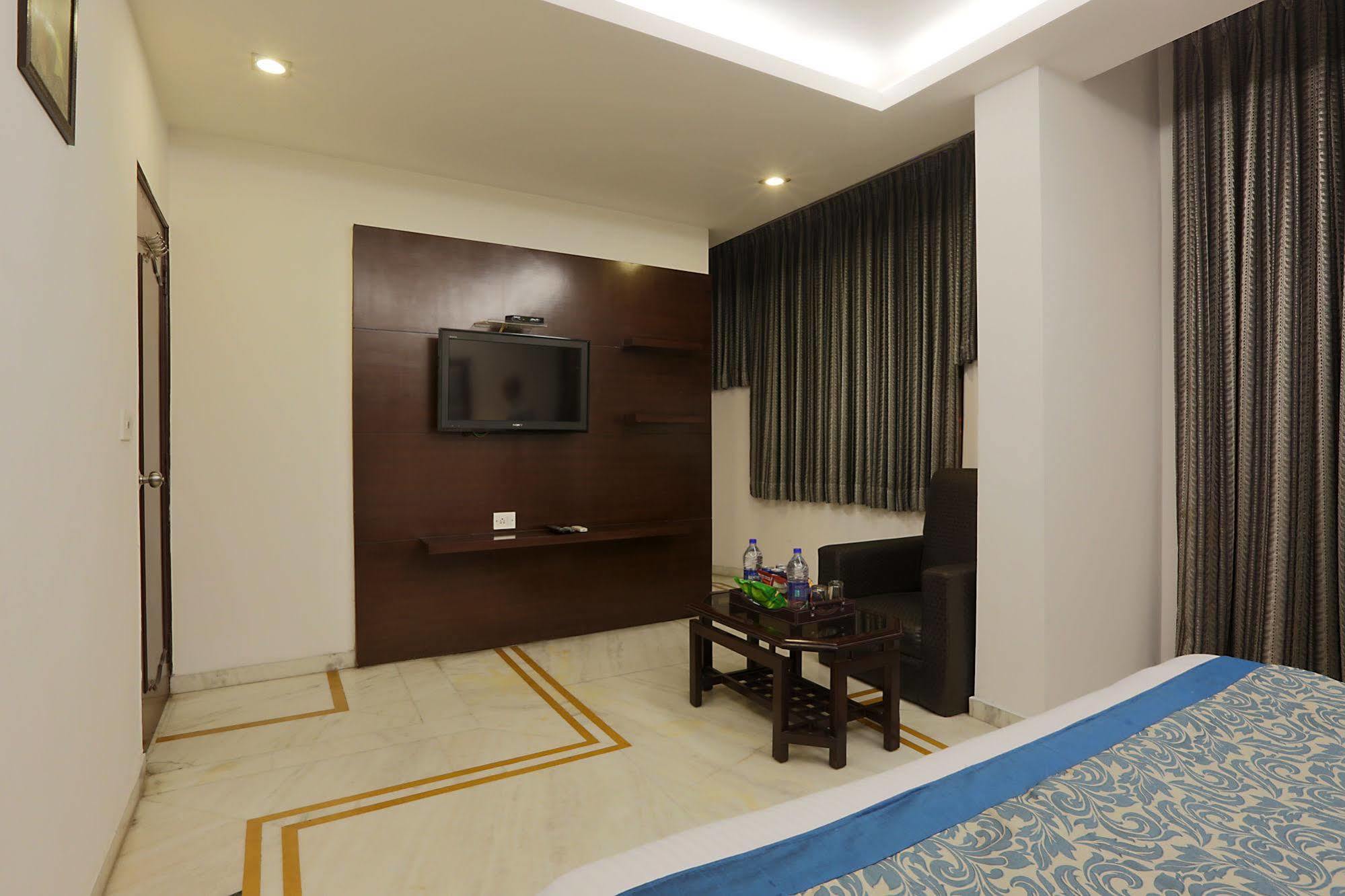 Fabhotel Star Delhi Airport