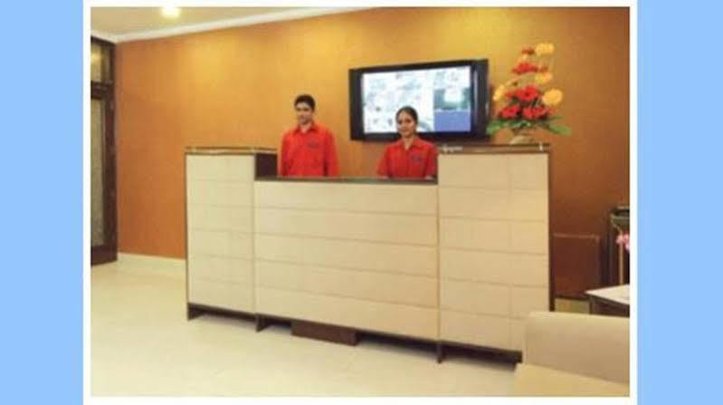 Clarks Kailash Colony 3*