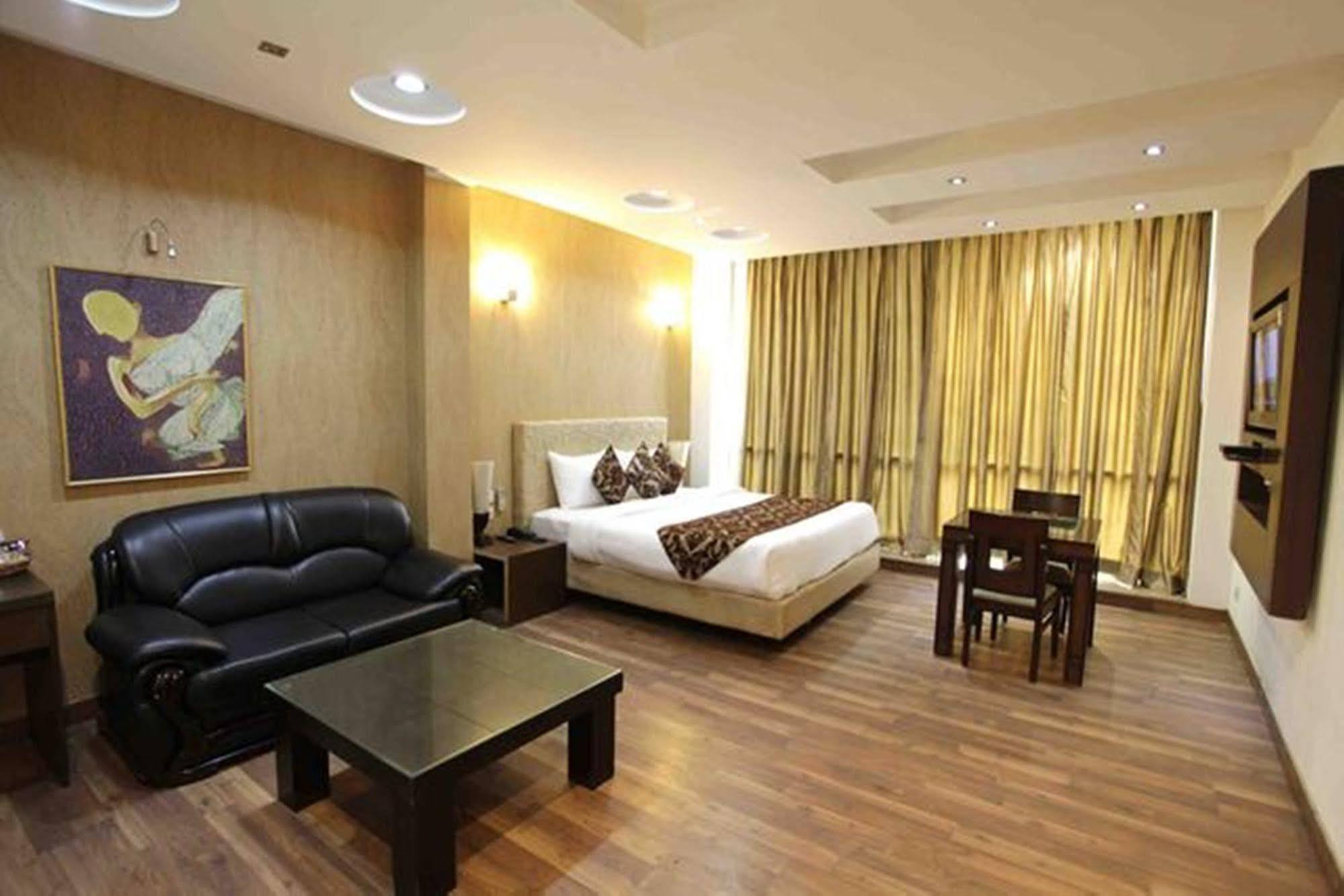 Fabhotel Cameron Hotel 3*