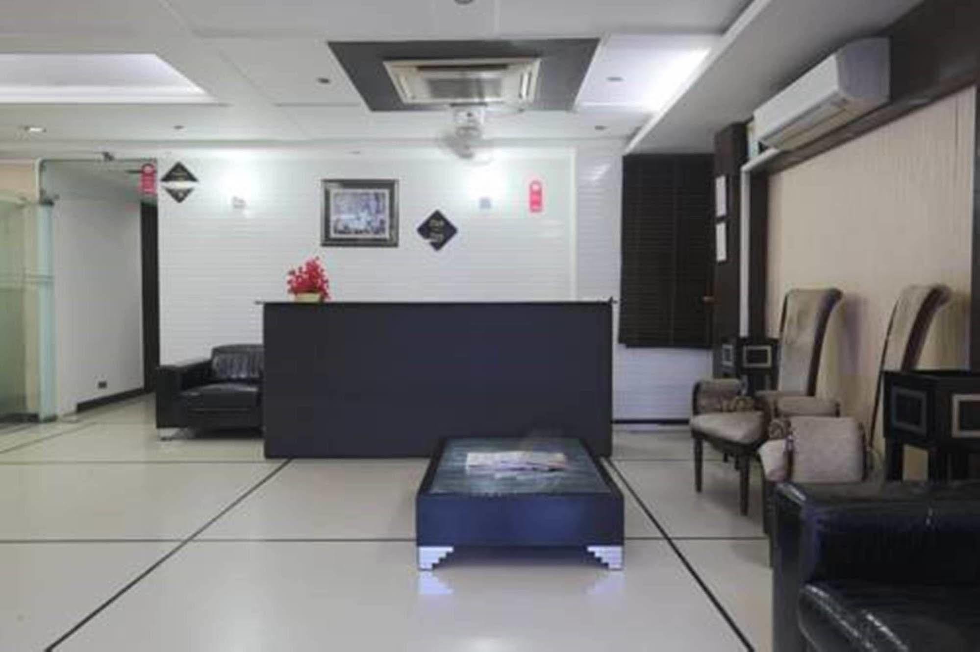 Hotel Fabhotel Cameron New Delhi