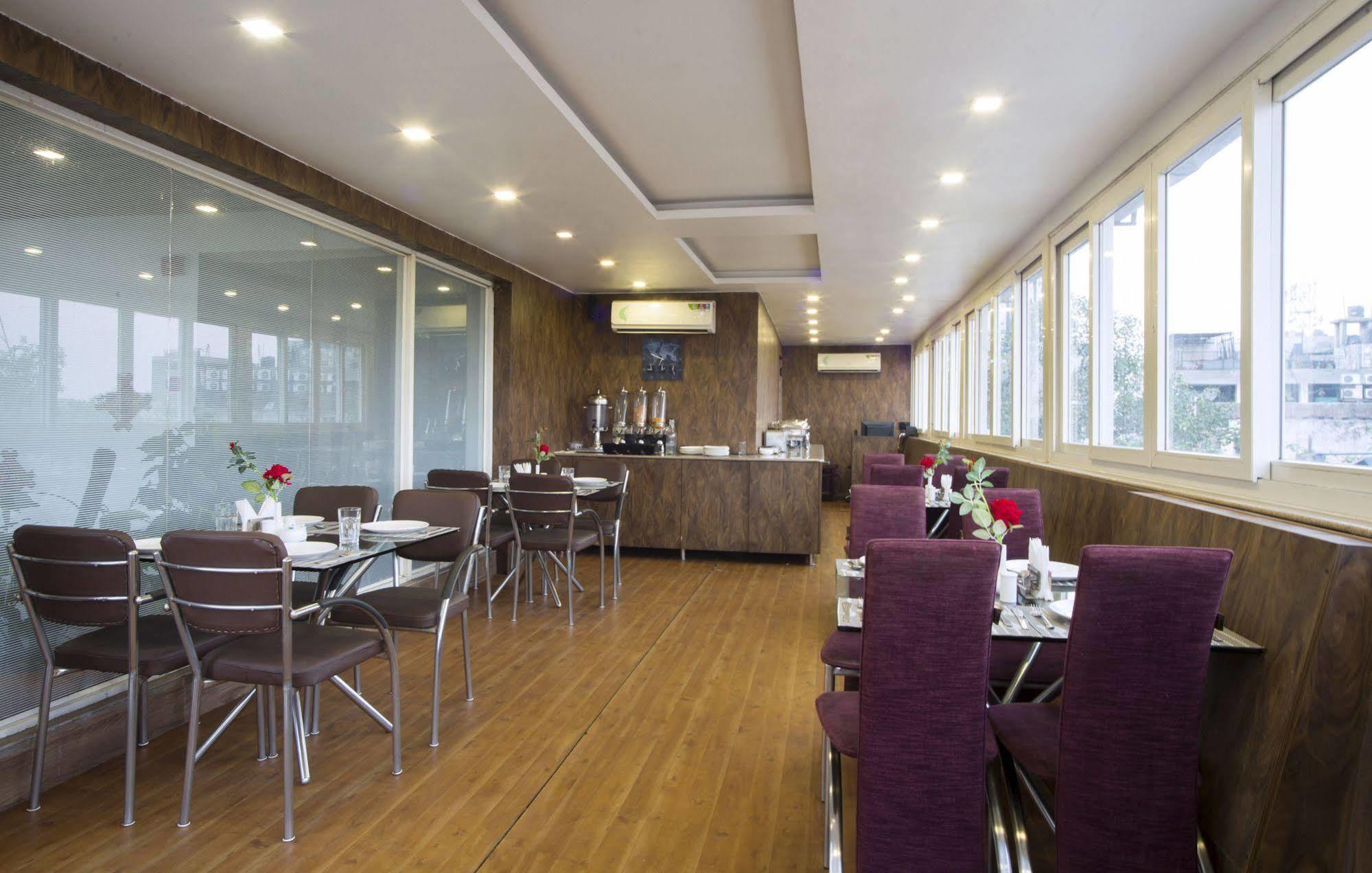 Palm Do'r Near Railway Station 3* New Delhi
