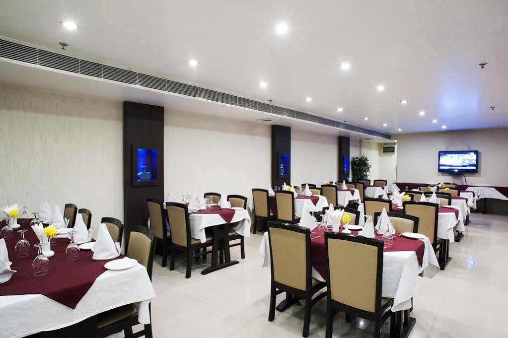 Fabhotel Rockland Hotel