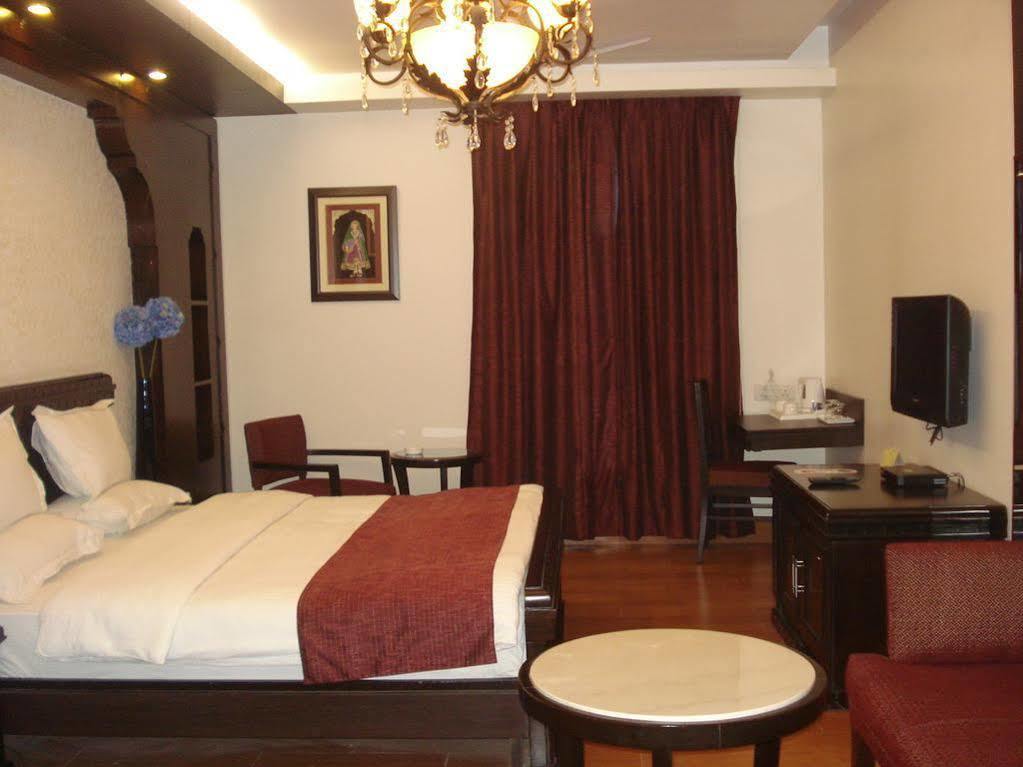 Fabhotel Rockland Nova Deli