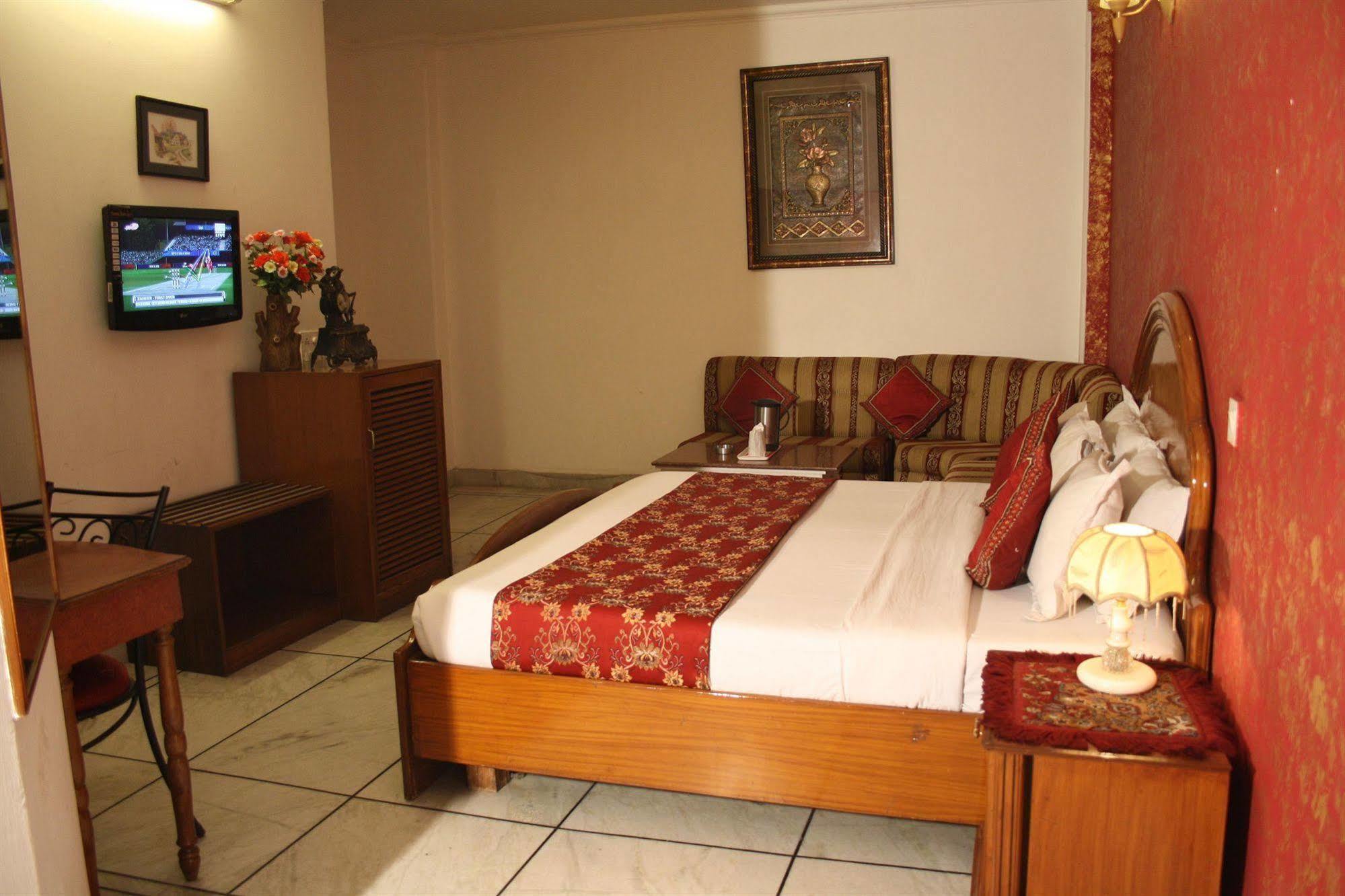 Hotel Rahul Palace 3*