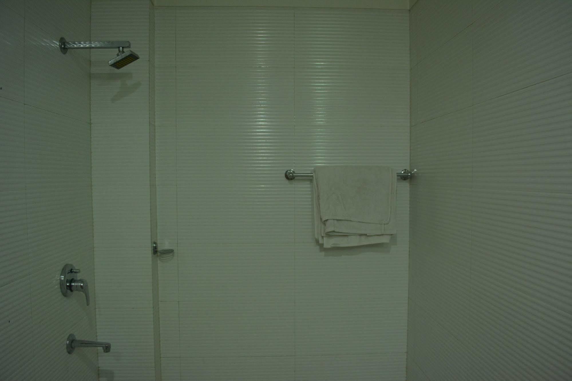 Hotel Fabexpress Lotus Palace New Delhi