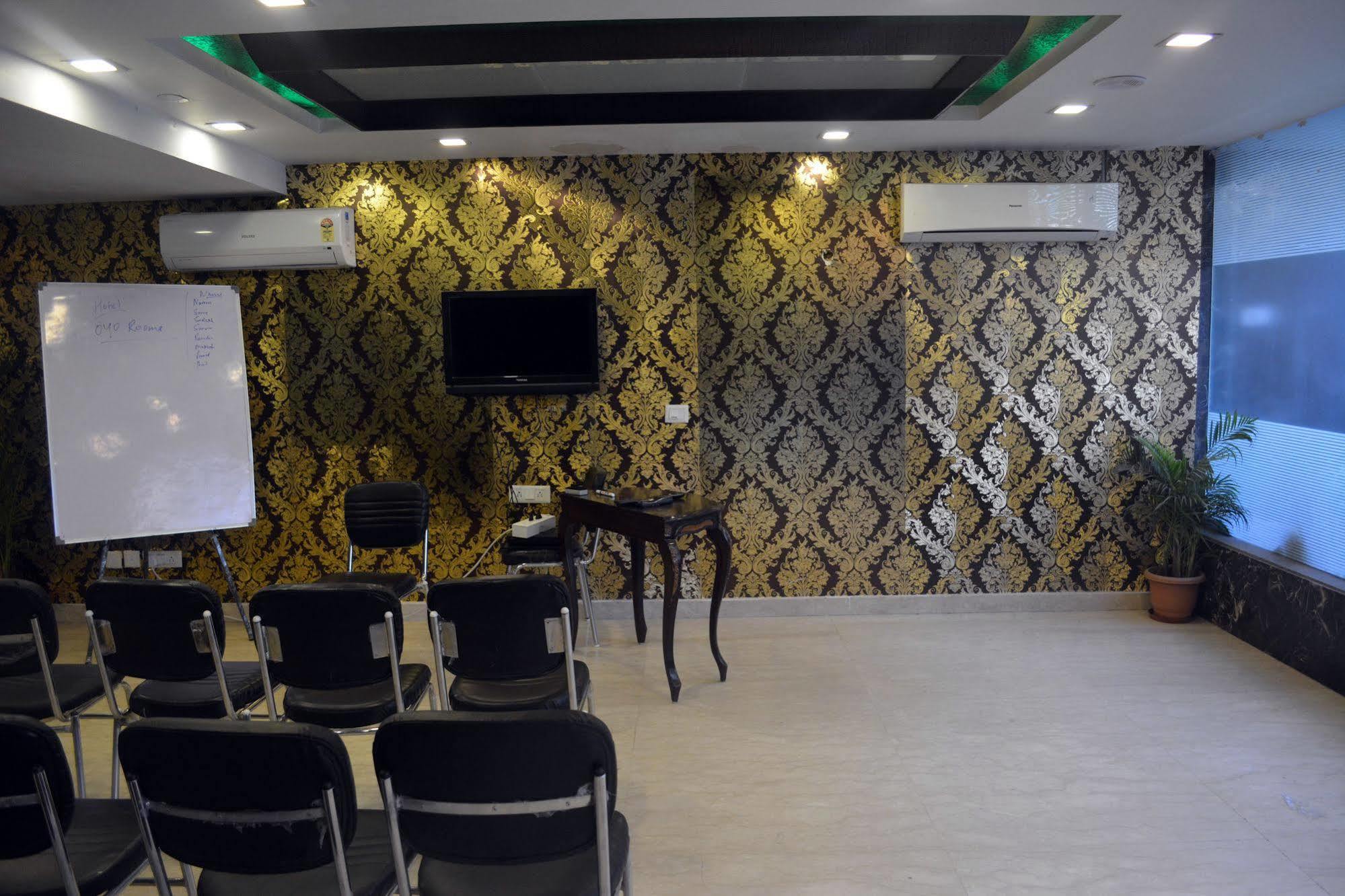 Fabexpress Lotus Palace New Delhi