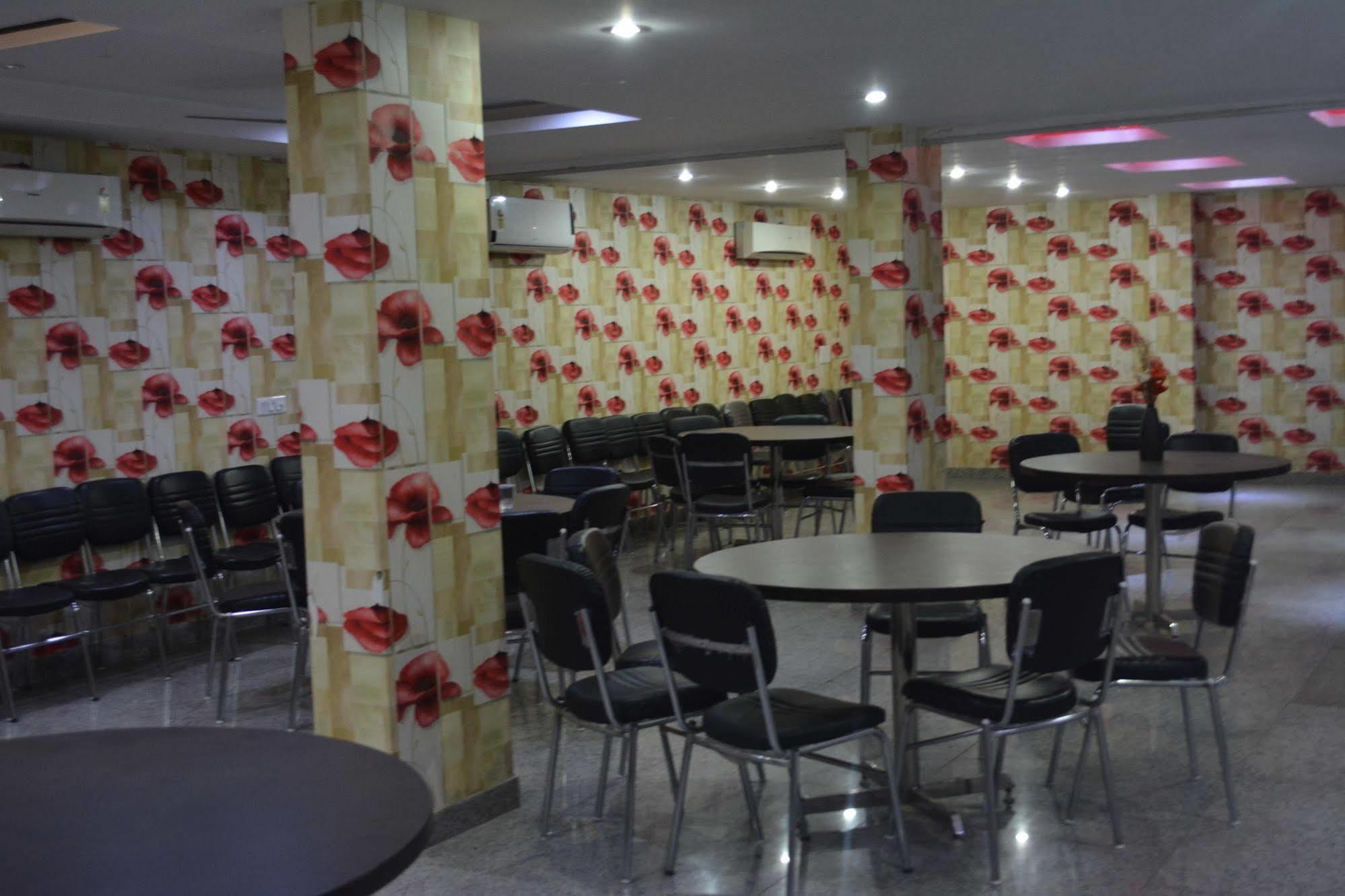 Fabexpress Lotus Palace 3* New Delhi