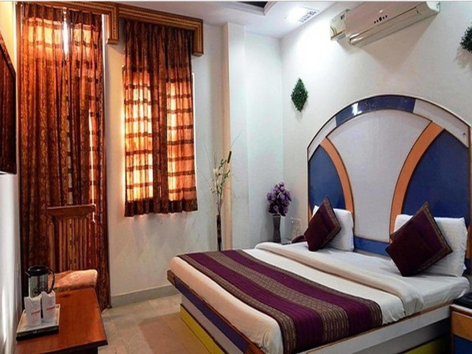 Anoop Hotel 2*