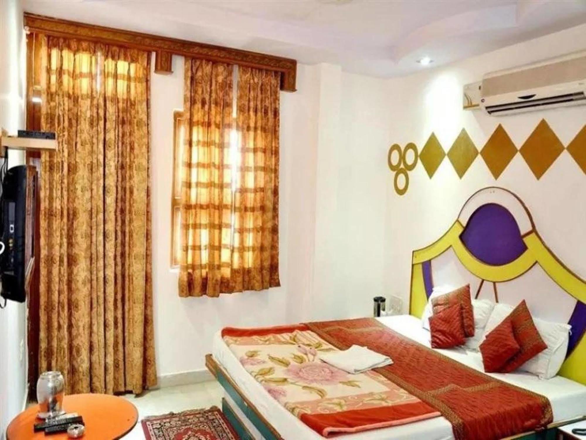 Hotel Anoop 2*