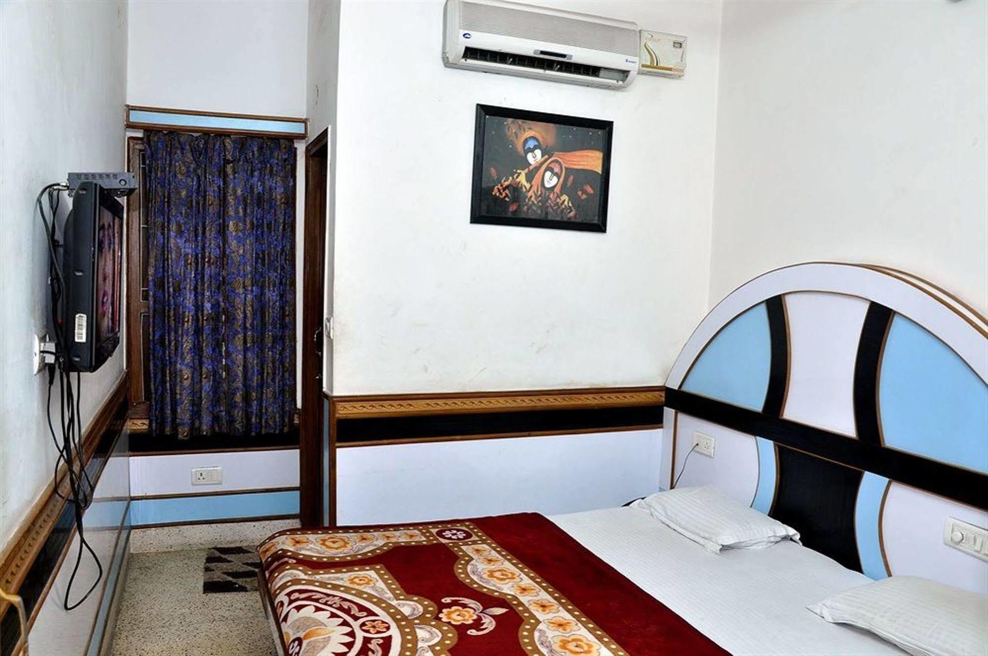 Anoop Hotel Nova Deli