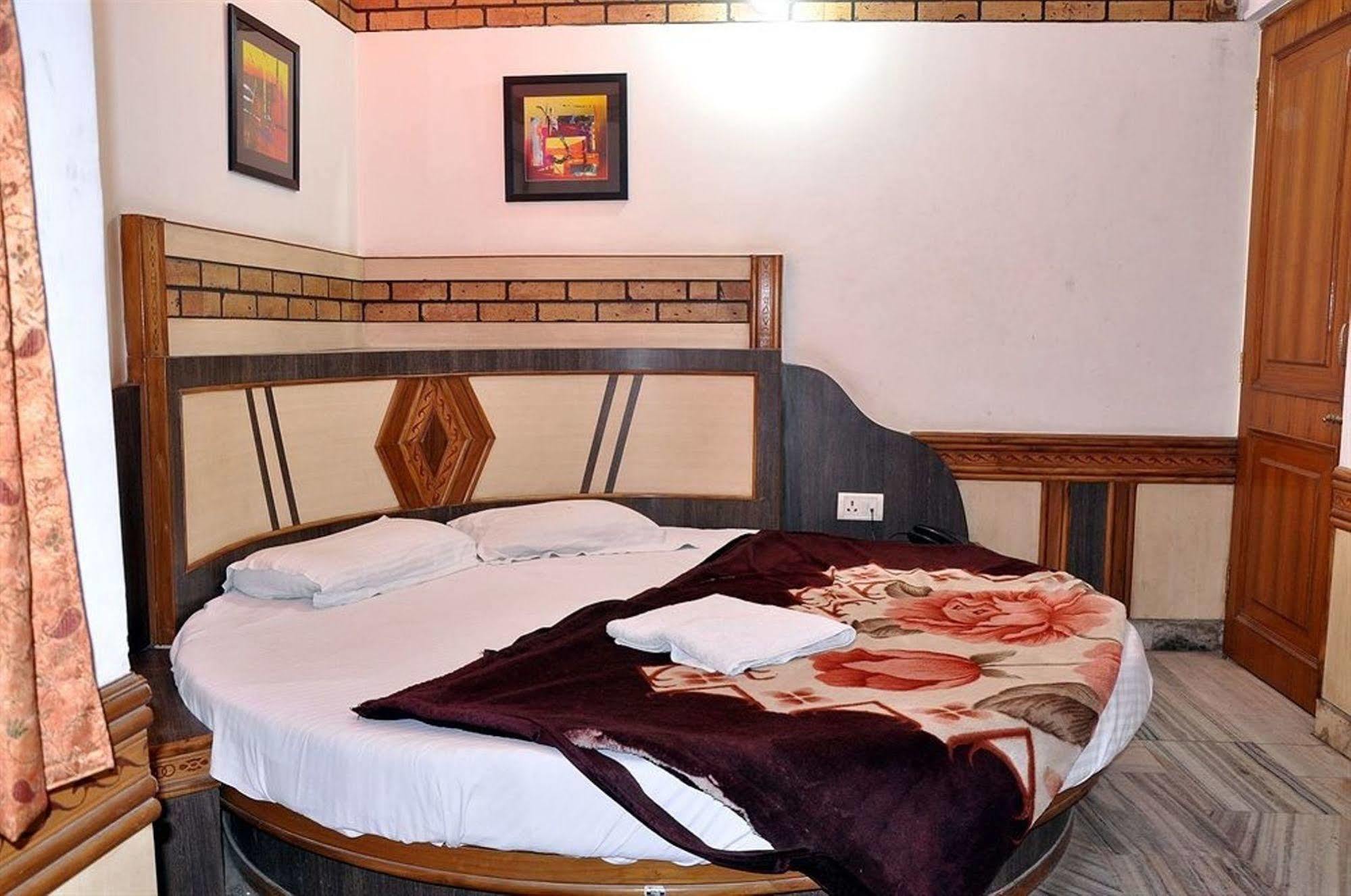 Anoop Hotel Nova Deli