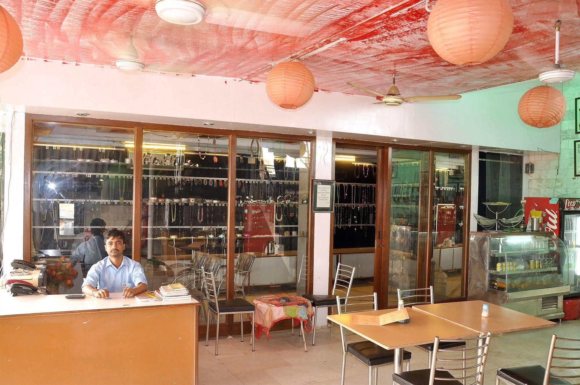 Anoop Nova Deli