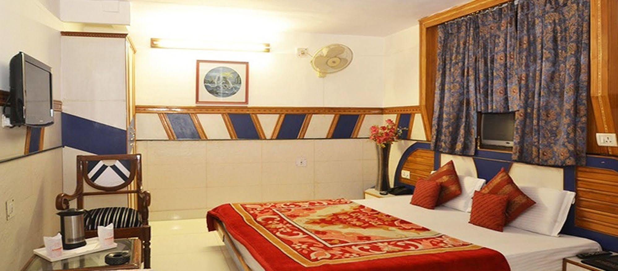 Anoop Hotel Nova Deli