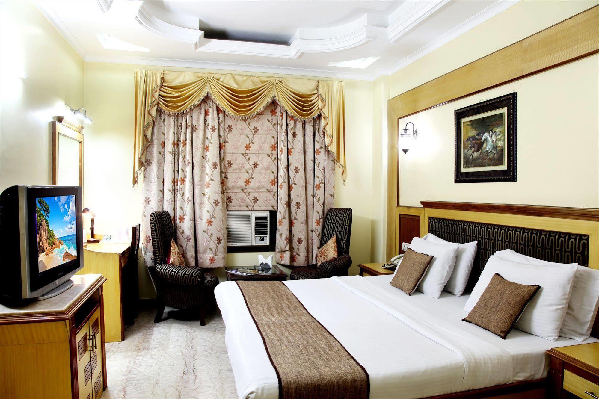 Tjs Grand Hotel 3*