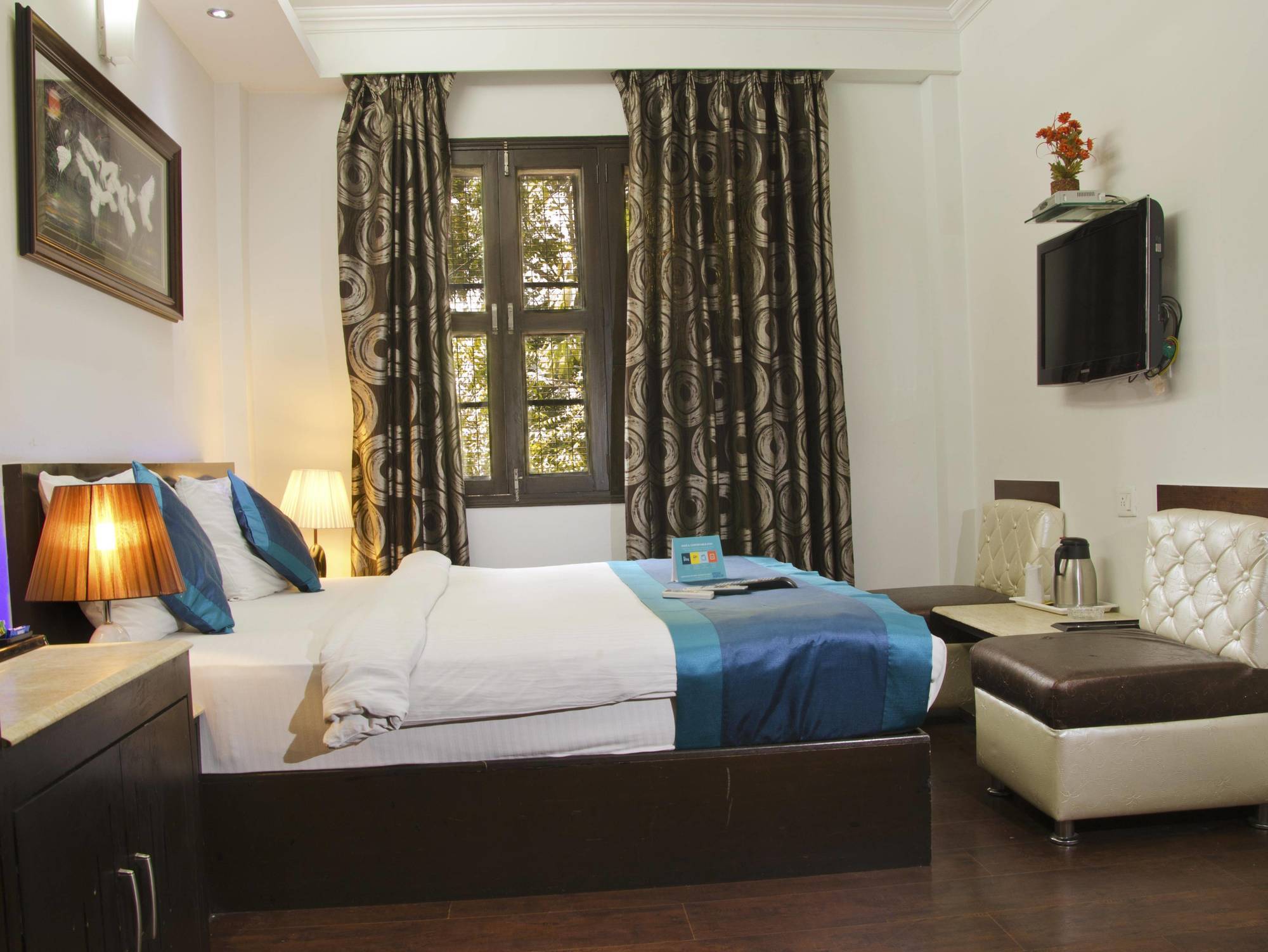 Hotel Moments-near Blk Hospital 3*