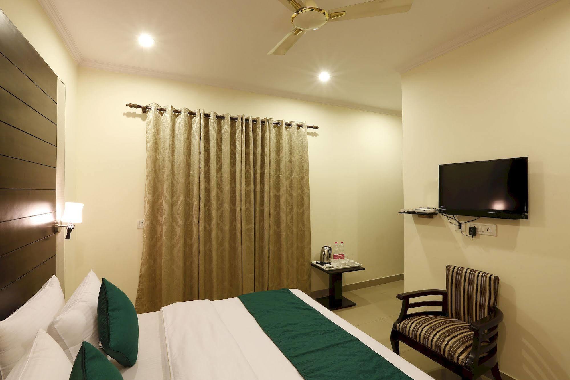 Chanakya Hotel